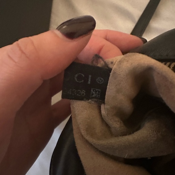 Gucci Marmont GG Mini Crossbody with Box - Picture 6 of 11